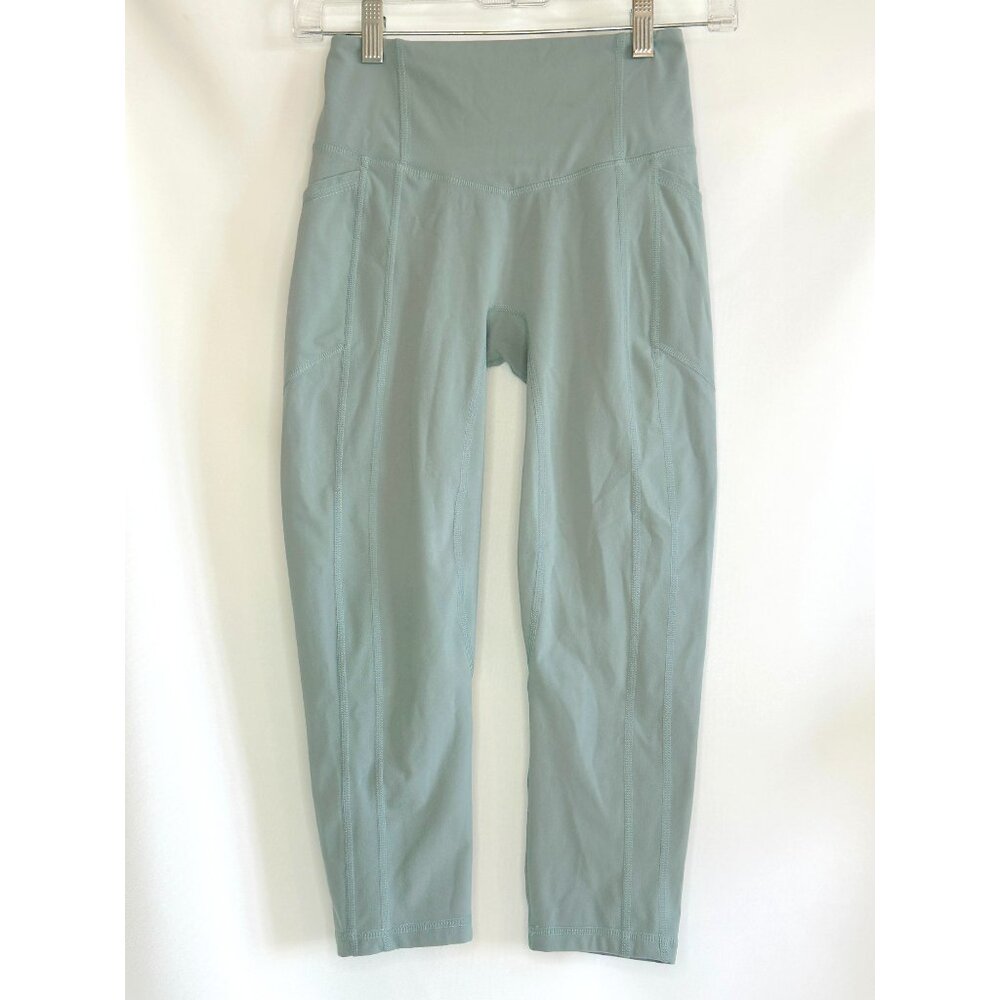 TYC Effortless Heart Booty Capri Leggings with Pockets - Pistachio - Size XSmall